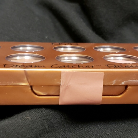 Makeup - Picture 3 of 3